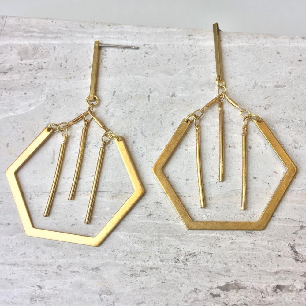 Angled Gold hoop w/ fringe — Post Earrings - Picture 4 of 4